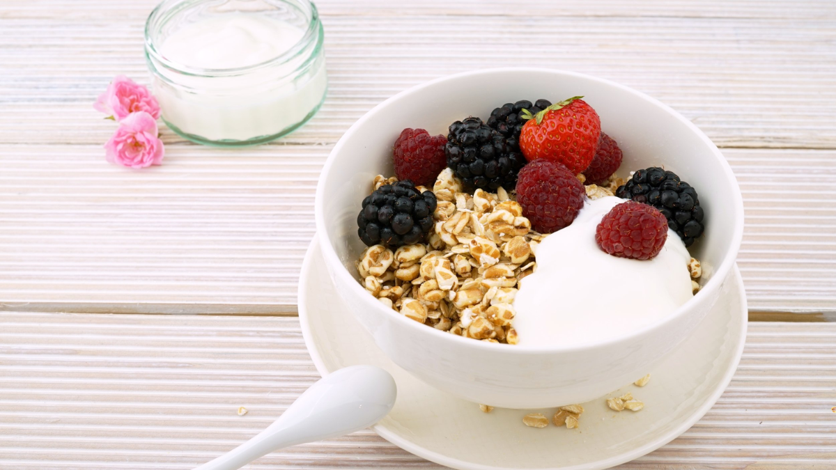 7 Surprising Reasons Why Yogurt and Granola Are Great for Weight Loss